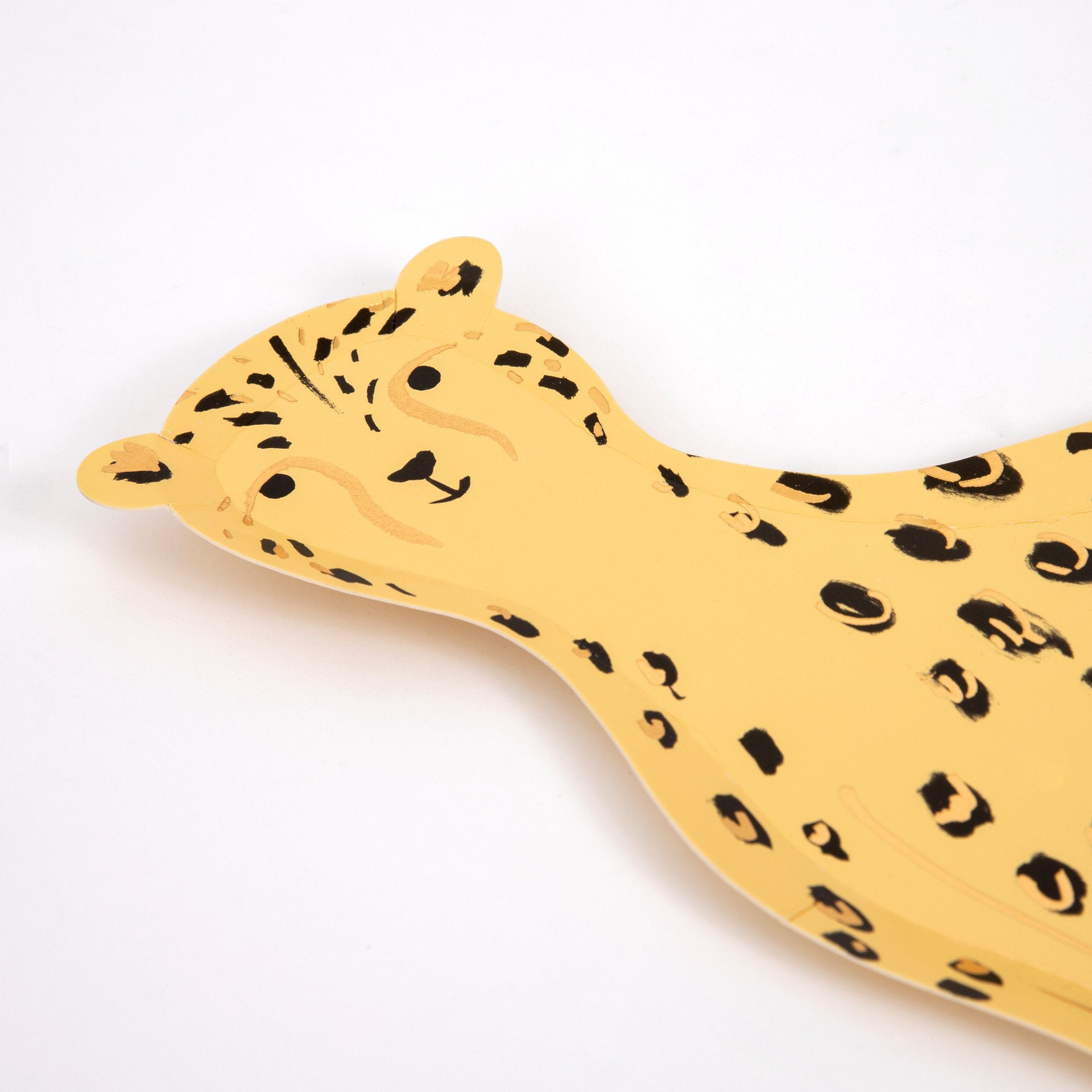 Our cheetah plates feature shiny gold foil detail, perfect for a stylish safari party.