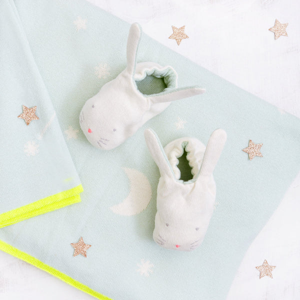 These adorable bunny booties are crafted from knitted organic cotton, with a mint lining, stitched features and floppy ears. Image7